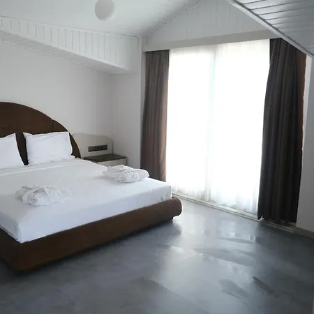 Hotel Limnades