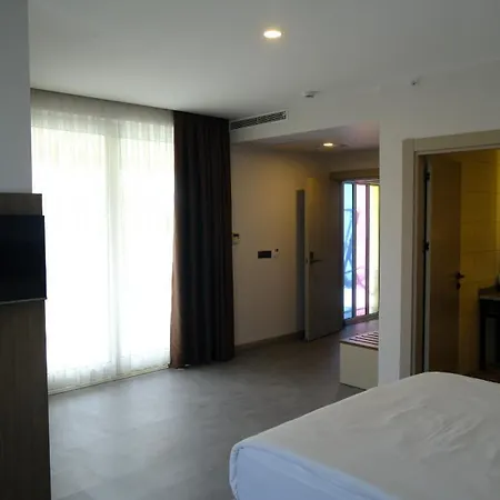 Hotel Limnades