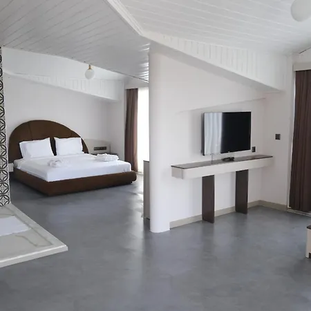 Hotel Limnades *