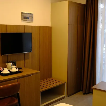 Limnades Hotel *