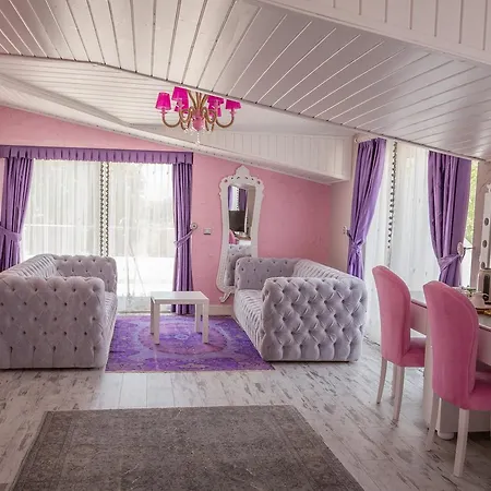 Otel Limnades